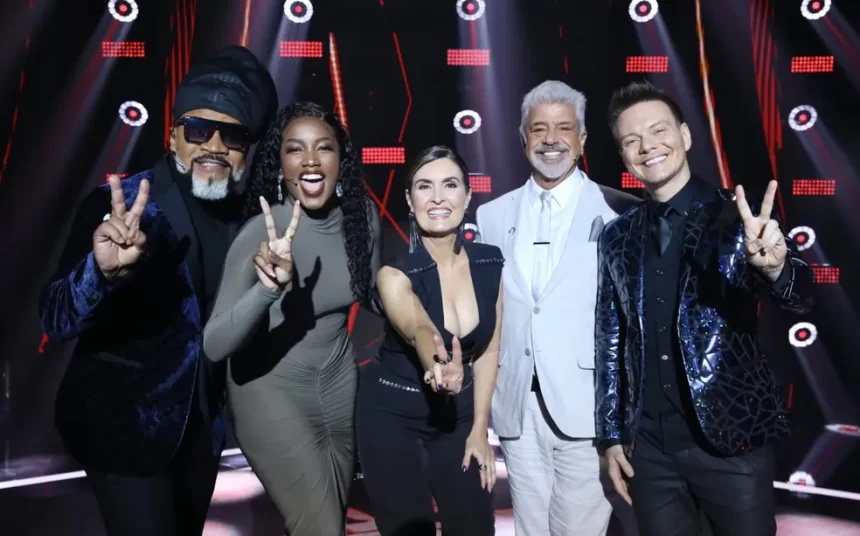 Fátima Bernardes, Lulu Santos, Michel Teló, Iza e Carlinhos Brown durante gravação do The Voice Brasil 12