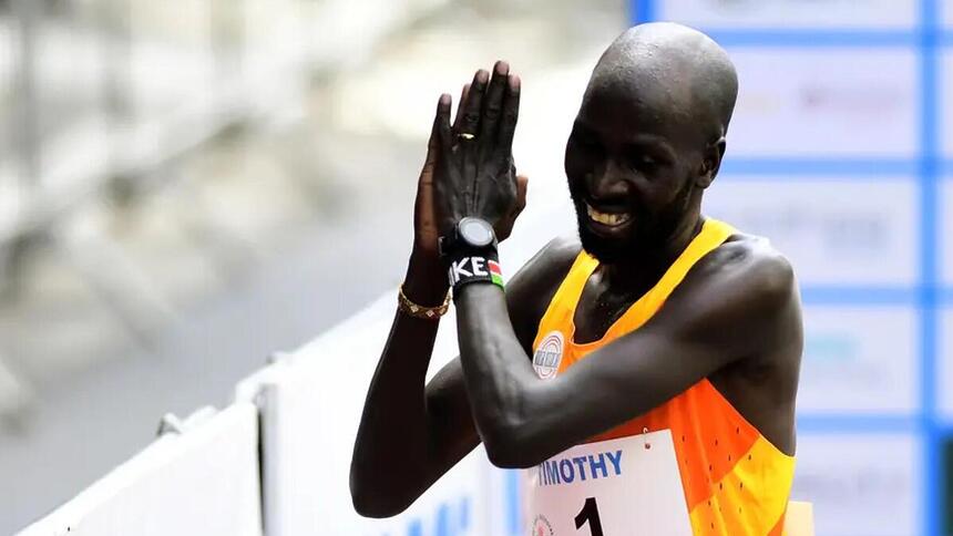 Timothy Kiplagat após vitória na São Silvestre