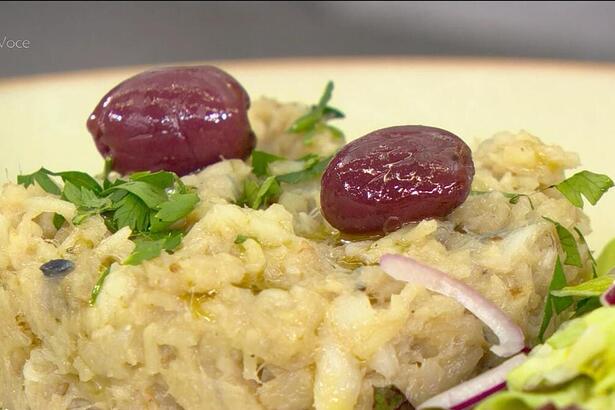 Bacalhau à Brás do chef português Julio Fernandes pronto no prato do Mais Você