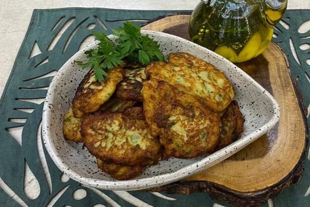 Bolinho de Bacalhau da Nívea Maria prontos no prato do É de Casa