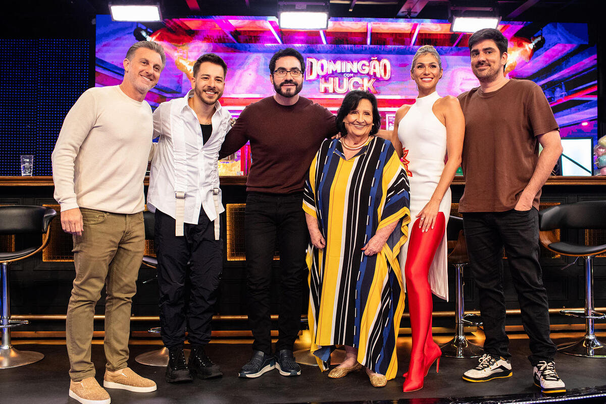 Domingão com Huck, Luciano Huck, Marcelo Adnet e Júnior Lima, Padre Fábio de Melo, Dona Déa e Lívia Andrade