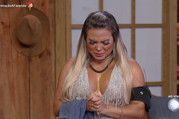 Kally chora ao ser eliminada de A Fazenda 15