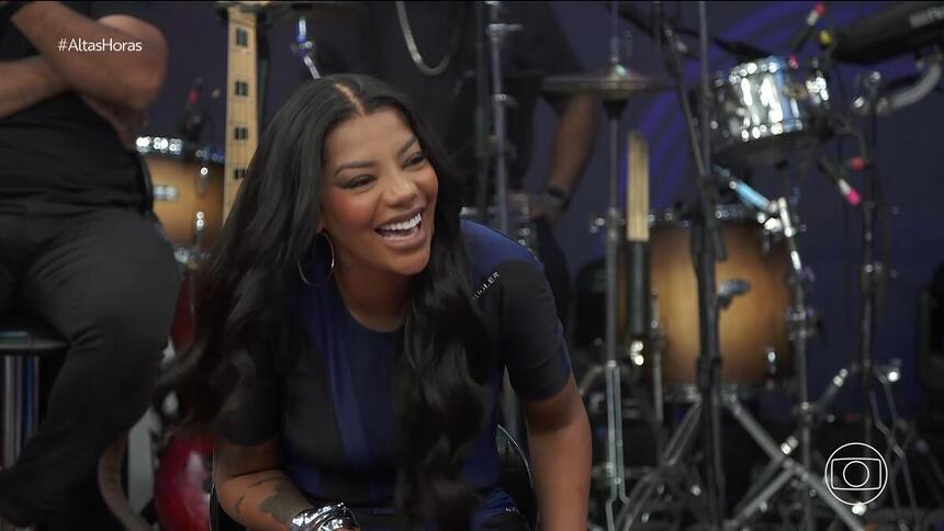 Ludmilla sorrindo no Altas Horas