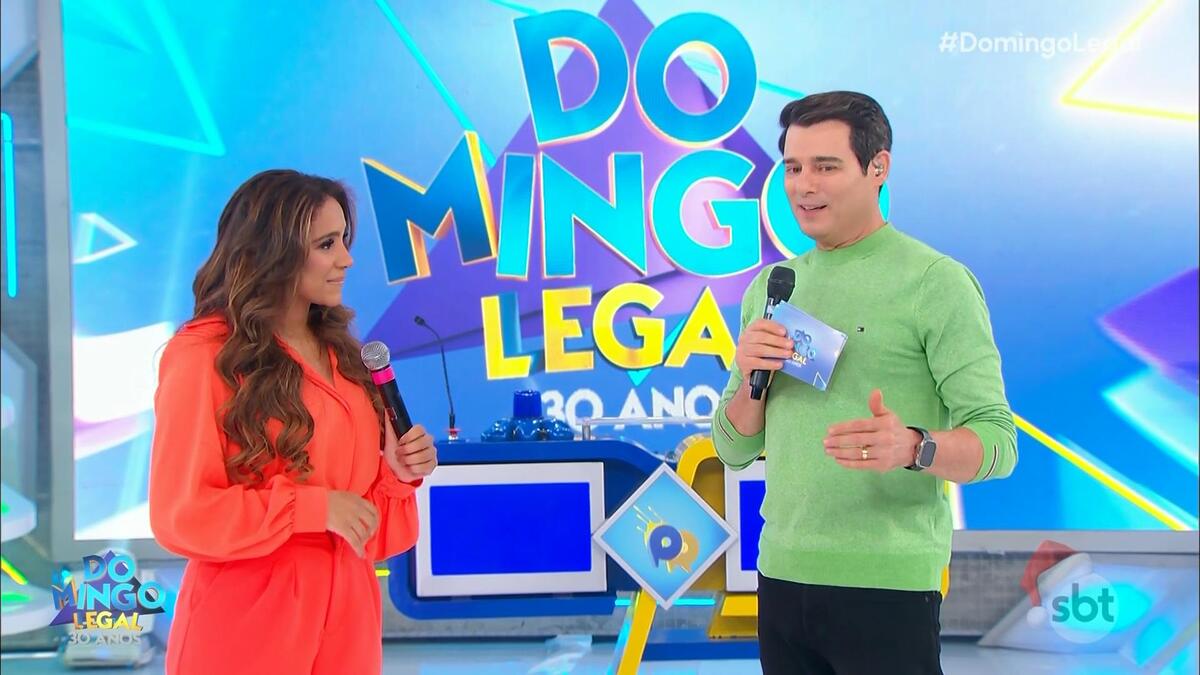 Sarah Beatriz ao lado de Celso Portiolli no Domingo Legal