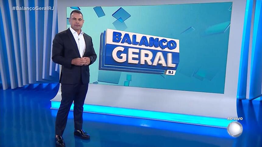 Tino Júnior apresentando o Balanço Geral RJ