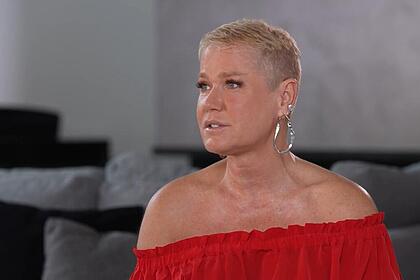 Xuxa de top vermelho no Família Record