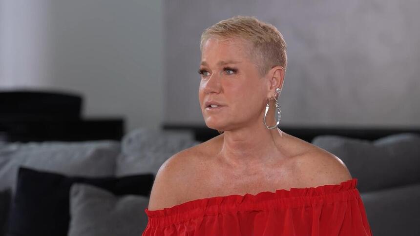 Xuxa de top vermelho no Família Record