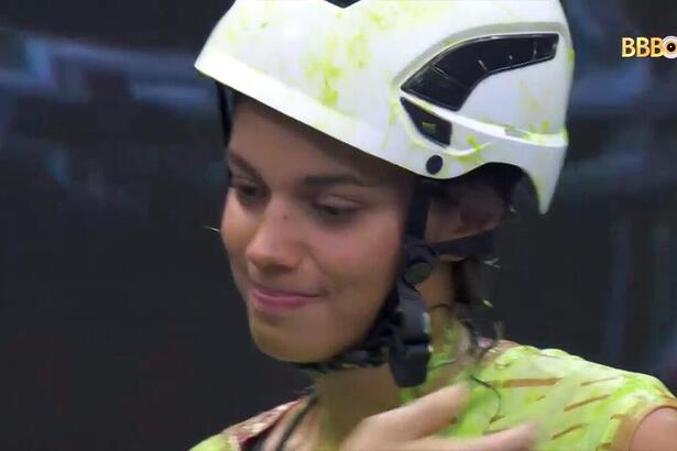 Alane desistindo da Prova do Líder do BBB, com aparência cansada