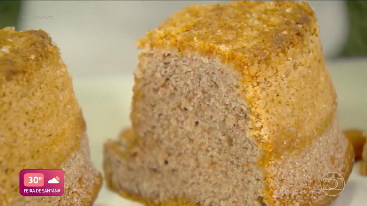 Bolo de amendoim da Ana Maria Braga pronto no prato do Mais Você