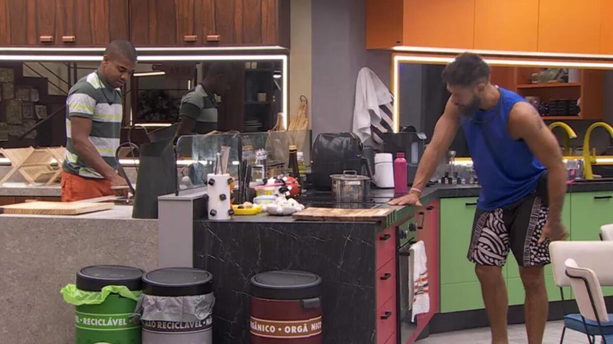Davi e Juninho durante o Café da Manhã no BBB 24