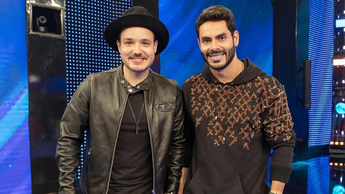 Dupla Israel & Rodolffo no palco do Domingão