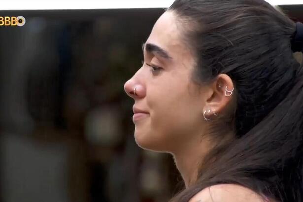 Giovanna chorando em uma conversa na cozinha do BBB 24