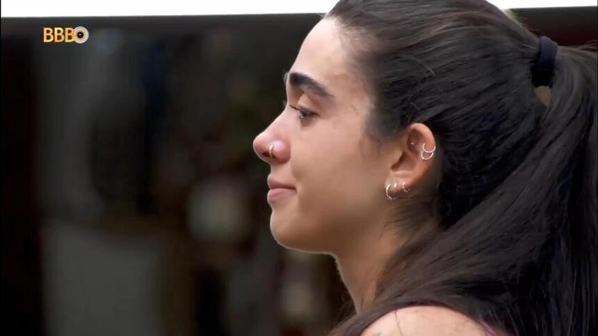 Giovanna chorando em uma conversa na cozinha do BBB 24