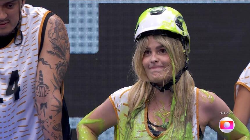 Yasmin Brunet melada de verde na Prova do Líder que aconteceu na estreia do BBB 23