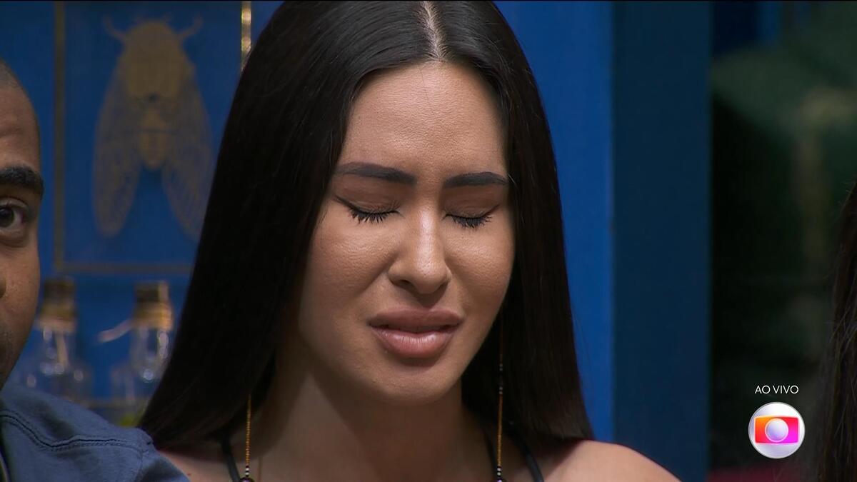 Isabelle chora na sala do BBB 24 