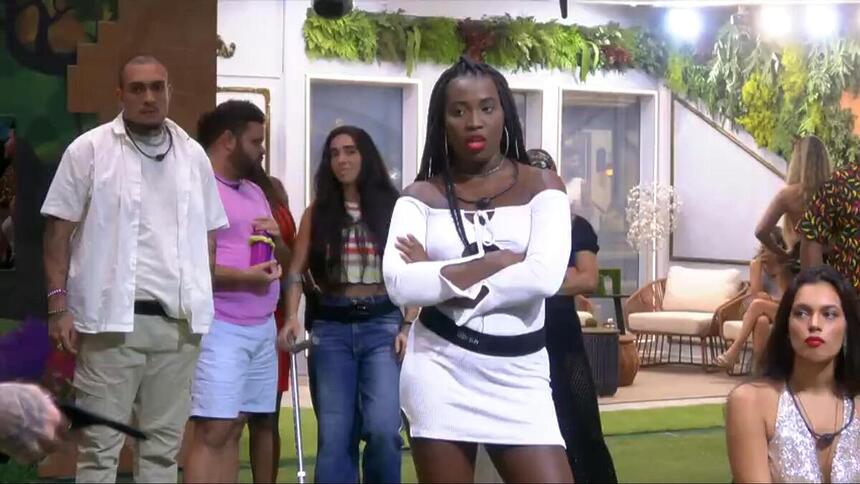 Leidy Elin com as mãos no corpo, em reação no Sincerão do BBB 24