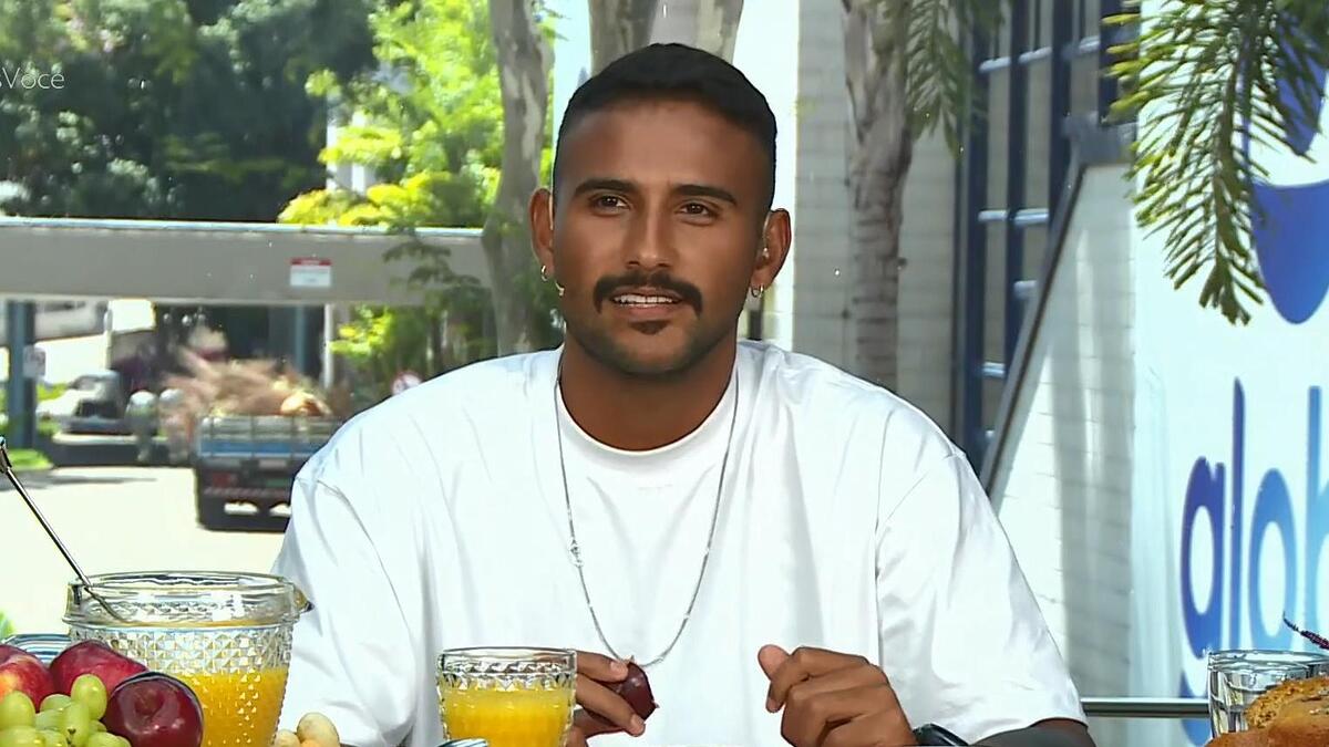 Lucas Pizane durante Café com o Eliminado do BBB 24