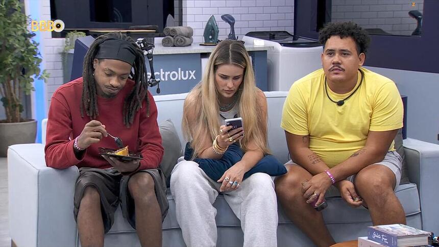 Luigi, Yasmin e Lucas durante as Compras do VIP no BBB 24