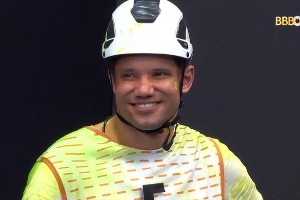 Maycon sorrindo durante a Primeira Prova do Líder do BBB 24
