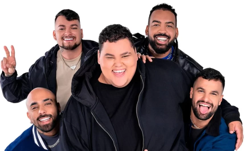 Integrantes do grupo Menos é Mais em foto posada