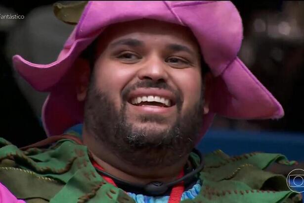 Michel vestido de fada no Castigo do Monstro
