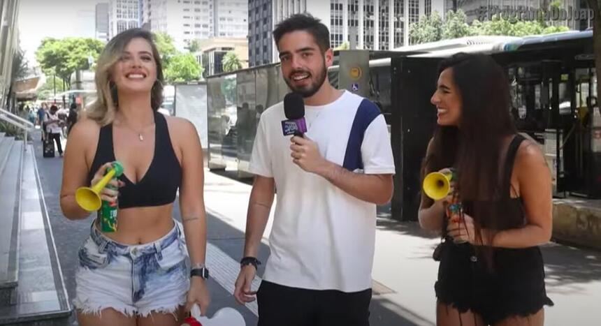 João Guilherme e suas assistentes na Avenida Paulista