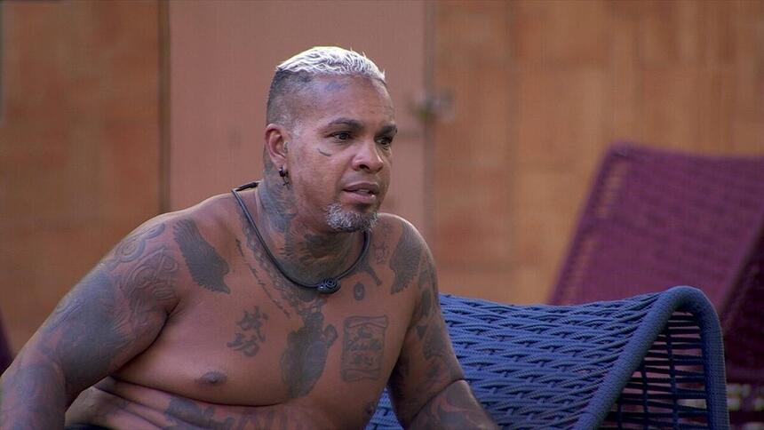 Rodriguinho sem camisa em conversa no BBB 24