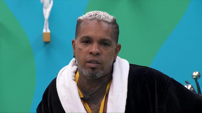 Rodriguinho de Roupão do Líder no BBB 24