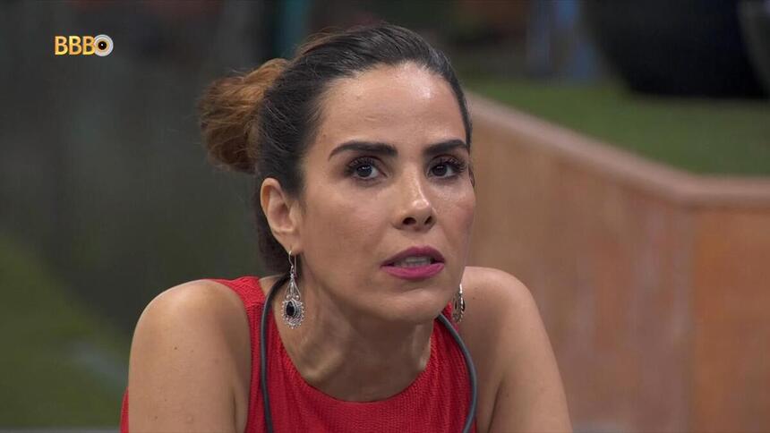 Wanessa Camargo durante conversa na área externa do BBB 24