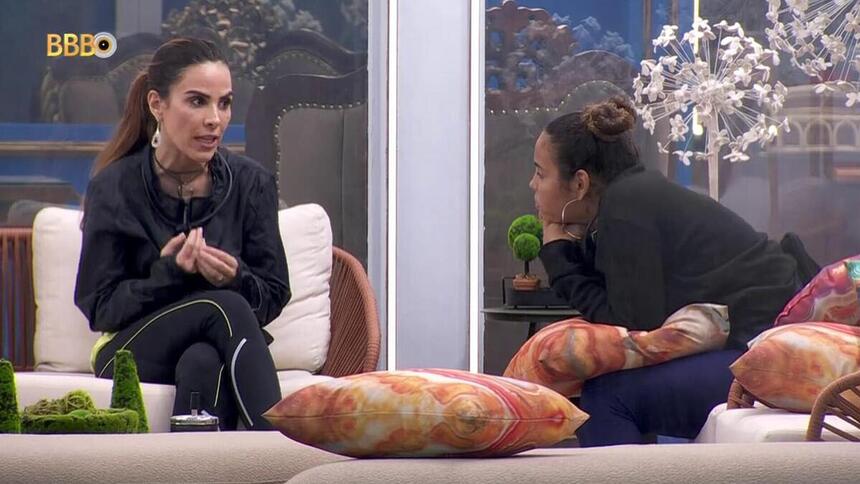 Wanessa Camargo e Giovanna Pitel durante conversa na área externa do BBB 24