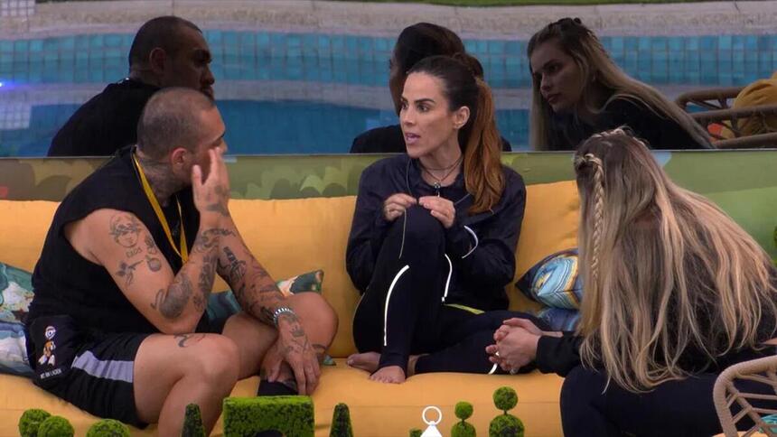 Wanessa, MC Bin Laden e Yasmin durante conversa na área externa do BBB 24