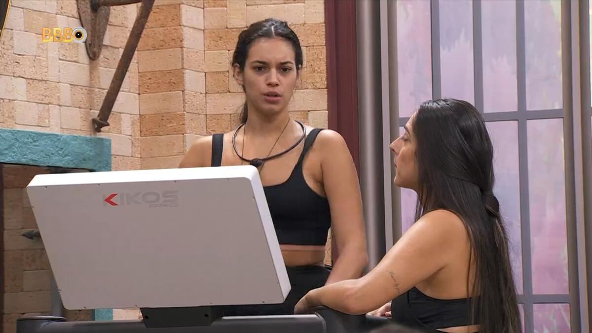 Alane e Deniziane conversam na esteira da academia do BBB 24