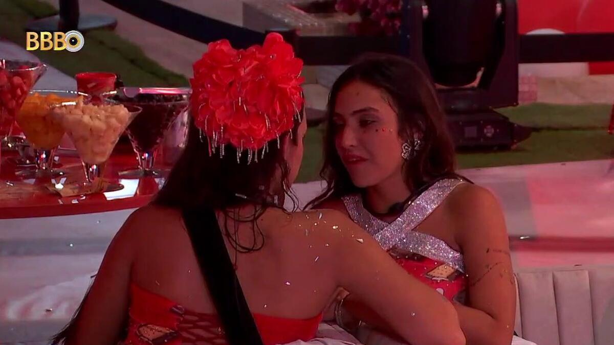Alane olha para Vanessa Lopes na terceira festa do BBB 24