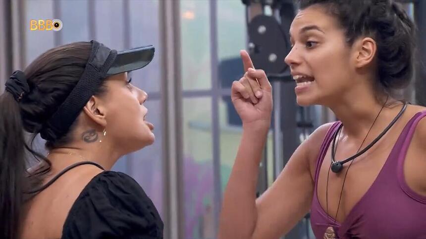 Alane levanta o dedo para Fernanda durante discussão no BBB 24