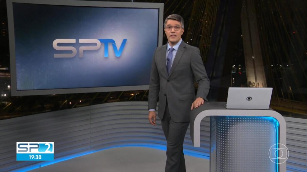 Bruno Tavares sorrindo na apresentação do SPTV 2