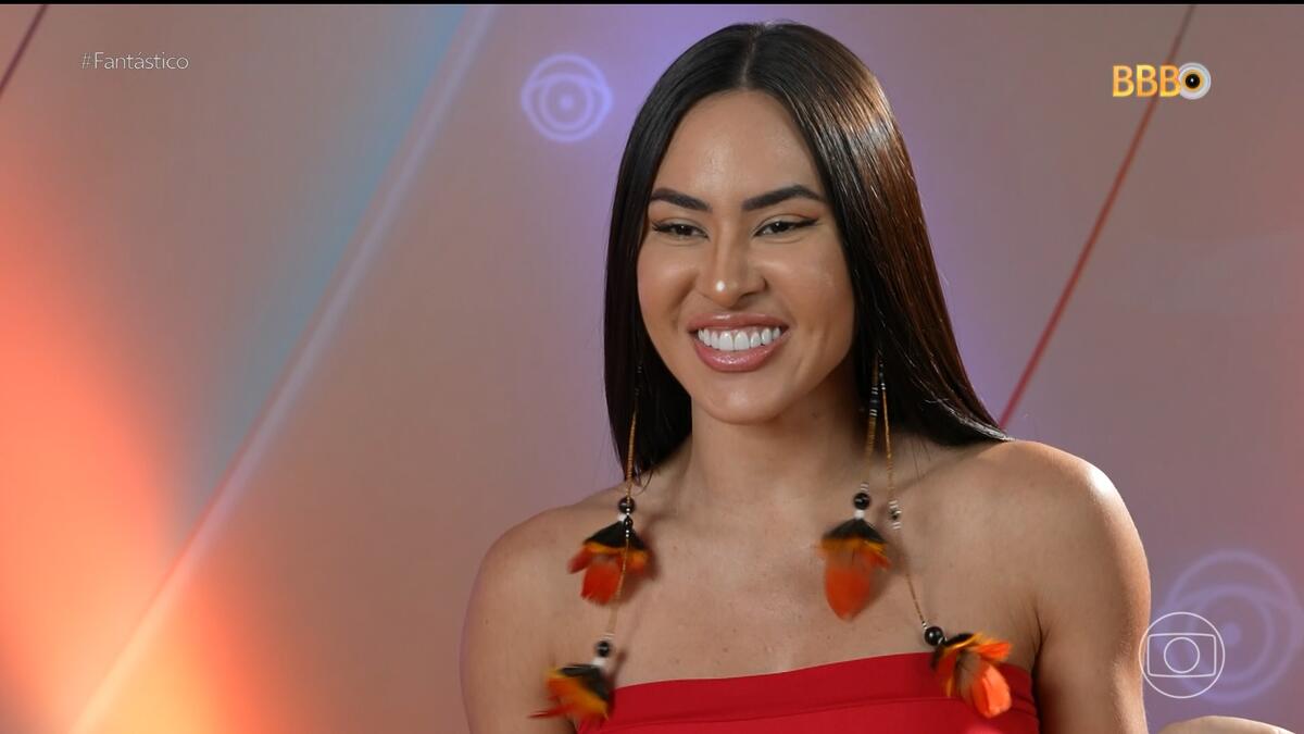 Isabelle sorrindo na apresentação do BBB 24