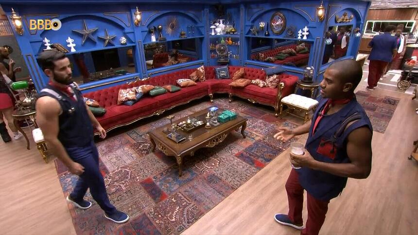 Davi encontra com Matteus na sala do BBB 24