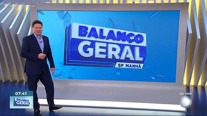 Eelandro Passaia anda no cenário do Balanço Geral SP