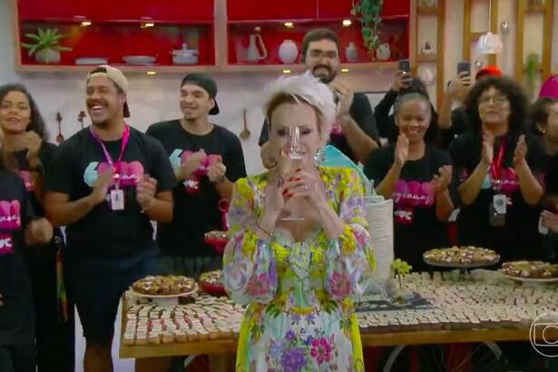 Ana Maria Braga no encerramento do Mais Você especial de 6000 programas