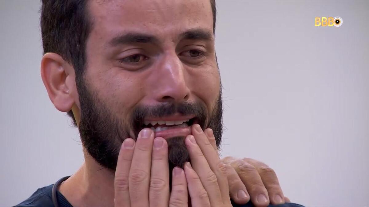 Matteus chora desesperado no Almoço do Anjo do BBB 24