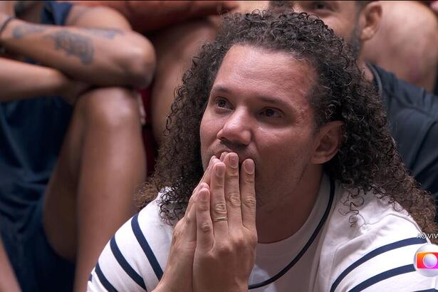 Maycon com a mão na boca na 1ª eliminação do BBB 24