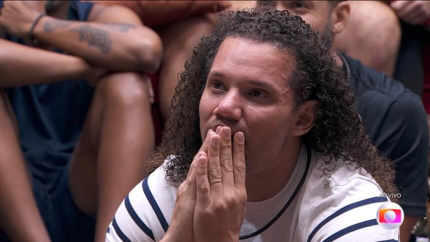 Maycon com a mão na boca na 1ª eliminação do BBB 24