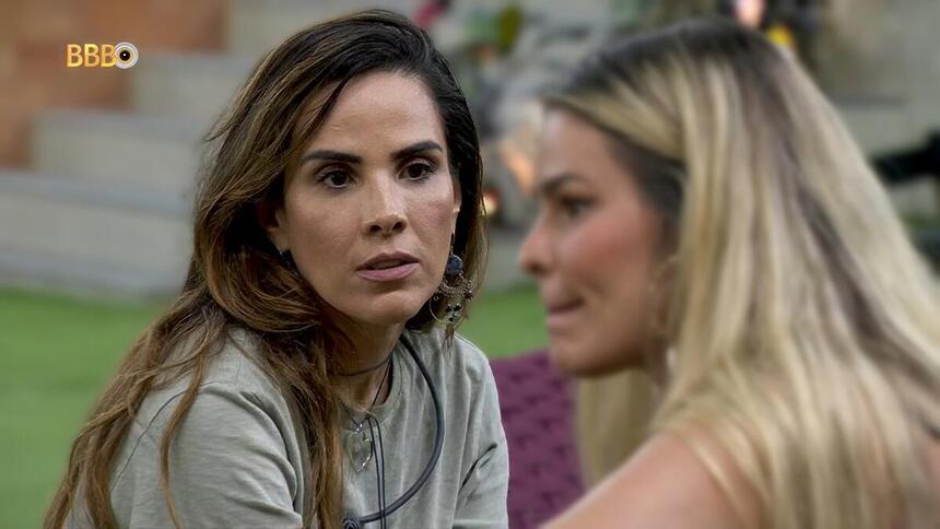 Wanessa Camargo olha para Yasmin no gramado do BBB 24