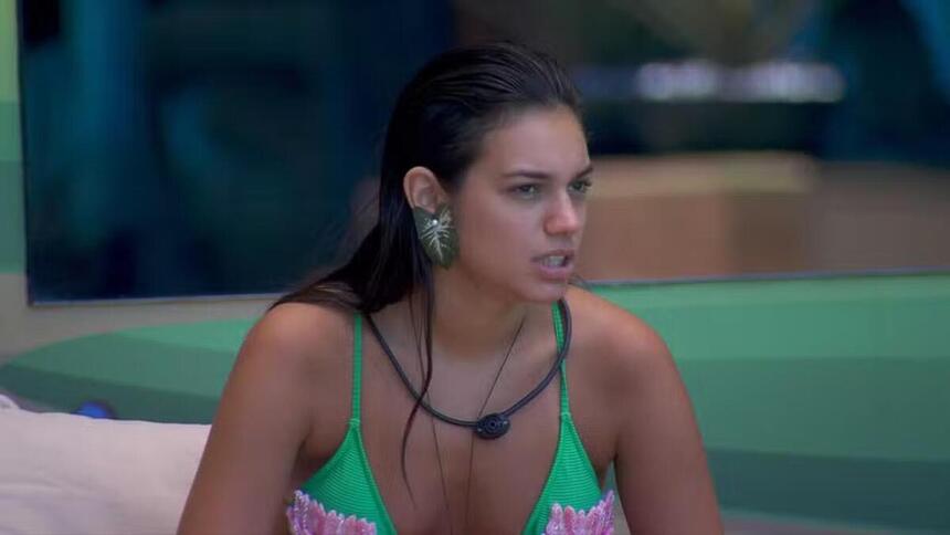 Alane em conversa no jardim do BBB 24