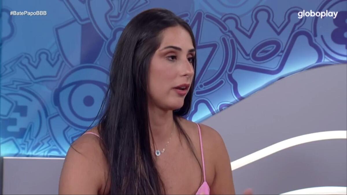 Deniziane durante participação no Bate-Papo BBB