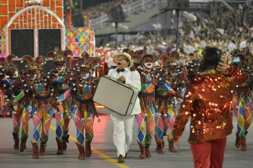 Desfile Mocidade Alegre no Carnaval 2024