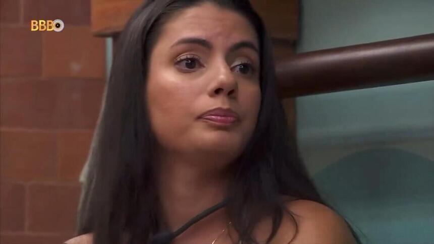 Fernanda em conversa no banheiro do BBB 24