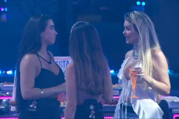 Giovanna, Wanessa e Yasmin em conversa na festa do BBB 24