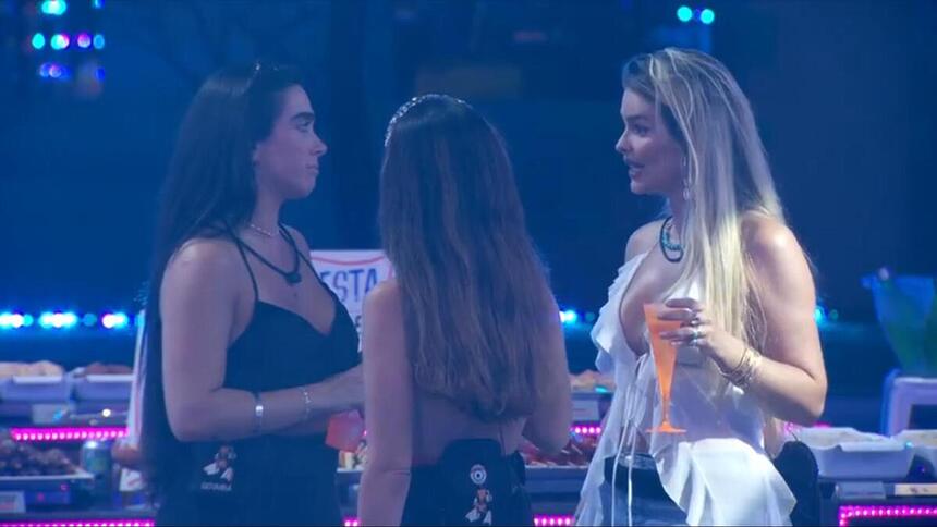 Giovanna, Wanessa e Yasmin em conversa na festa do BBB 24