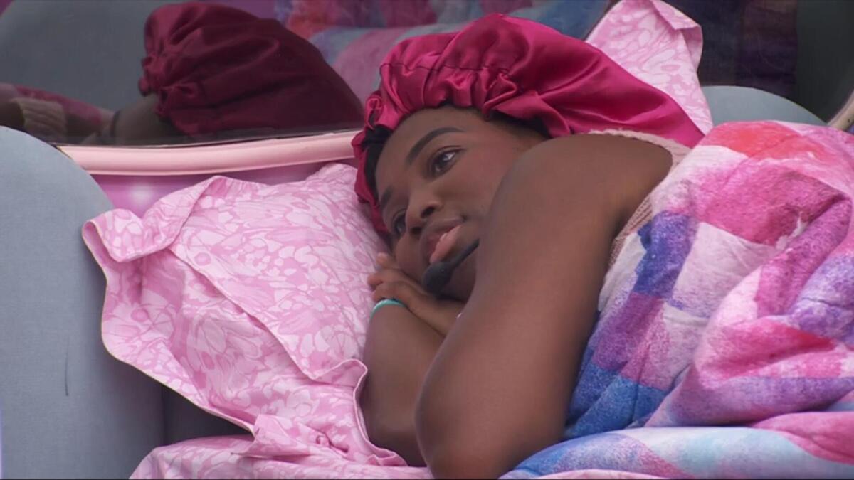 Leidy Elin deitada no Quarto Fada do BBB 24